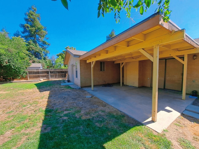 Building Photo - Single Level 3 Bedroom Home Ready to Move in!
