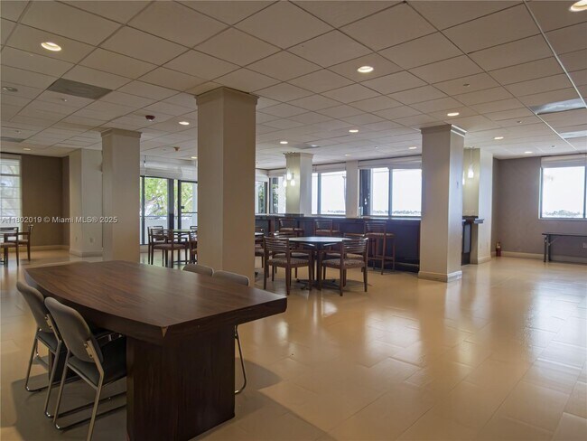 Building Photo - 2333 Brickell Ave