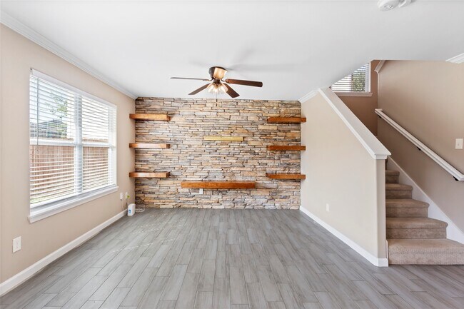 Building Photo - 838 Royal George Ln