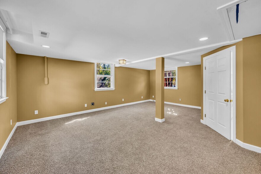 Building Photo - 526 Davidson Rd