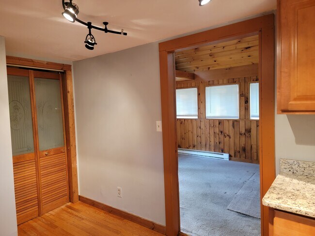 Building Photo - 103 Shore Dr