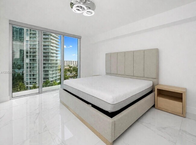 Building Photo - 300 Sunny Isles Blvd
