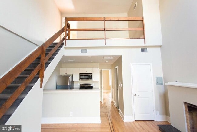 Building Photo - 723 Spruce St