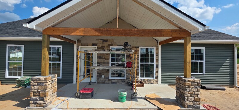 Building Photo - 2975 E Valley Rd