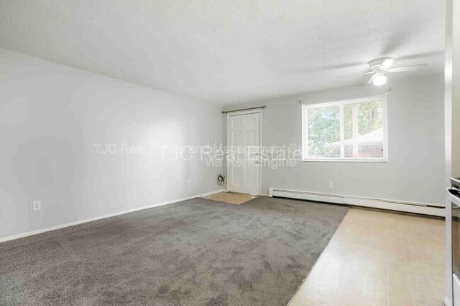 Building Photo - 1138 Corona St