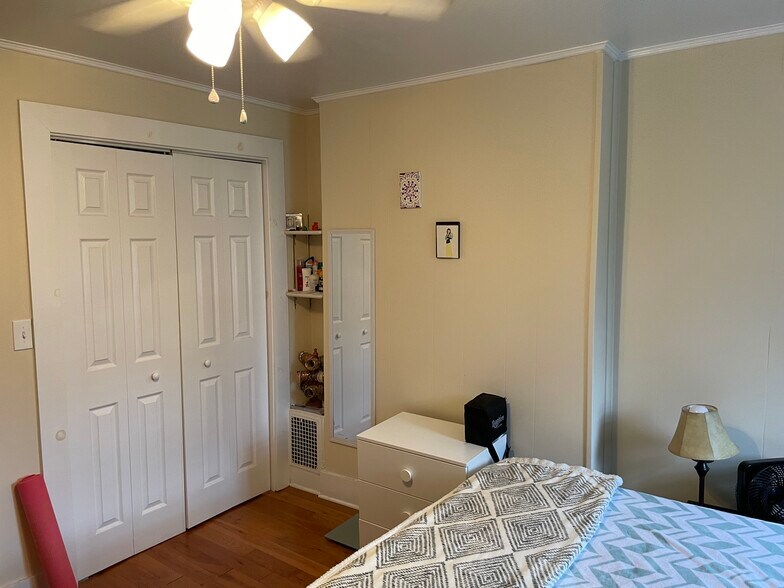 Building Photo - 32 Pearl St