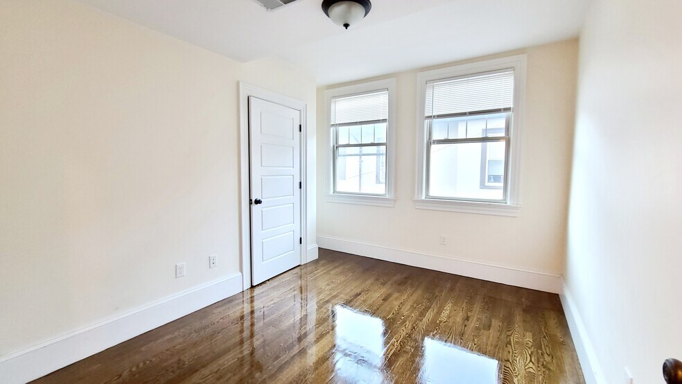 Building Photo - 29 Commonwealth Ter