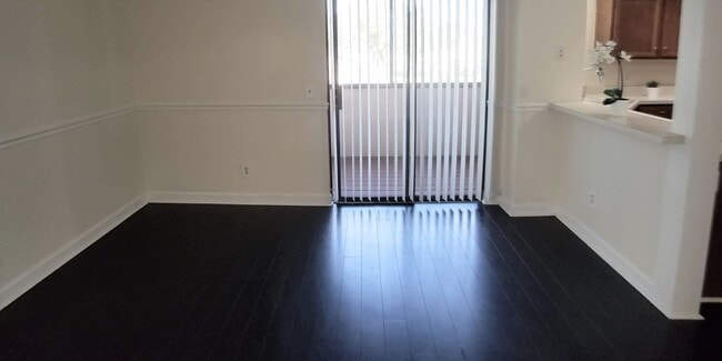 Building Photo - Beautiful 1/1 wood floor condo for rent in...