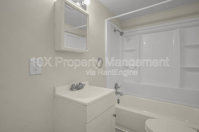 Building Photo - 1085 E 17th Ave
