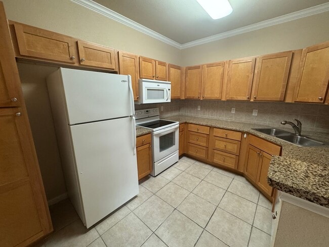 Building Photo - GREAT LOCATION NEAR MEDICAL & USAA | 3 BED...