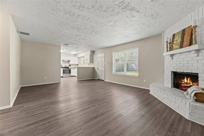 Building Photo - 7519 Wovenwood Ln