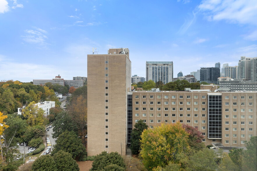 Building Photo - 2870 Pharr Court South NW