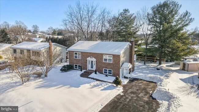 Building Photo - 110 Elaine Dr