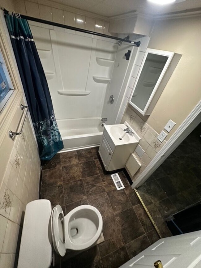 Building Photo - 80 Rand St