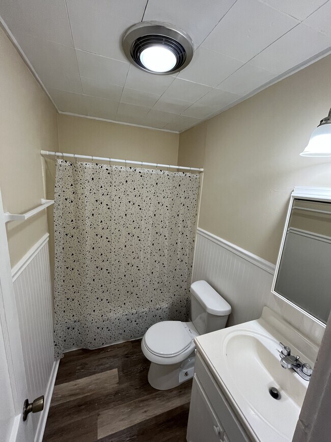 Building Photo - 126 W Cherry Dr