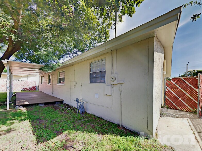 Building Photo - 8840 55th Wy N