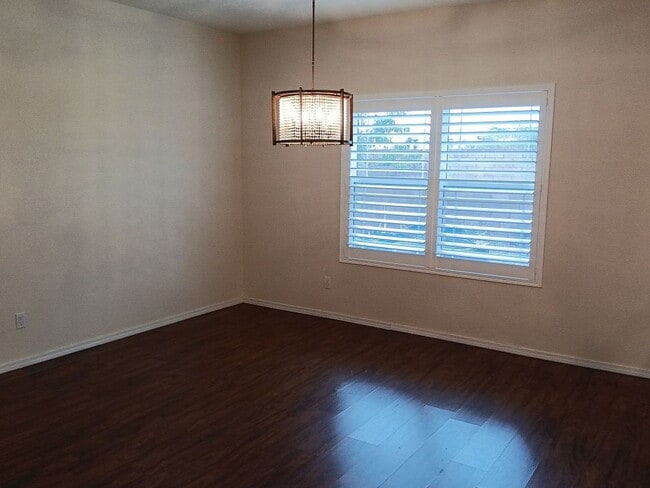 Building Photo - Single Family Home