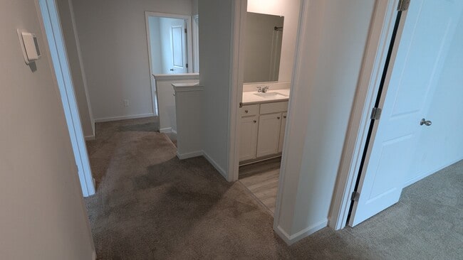 Building Photo - 114 Windrush Pnes
