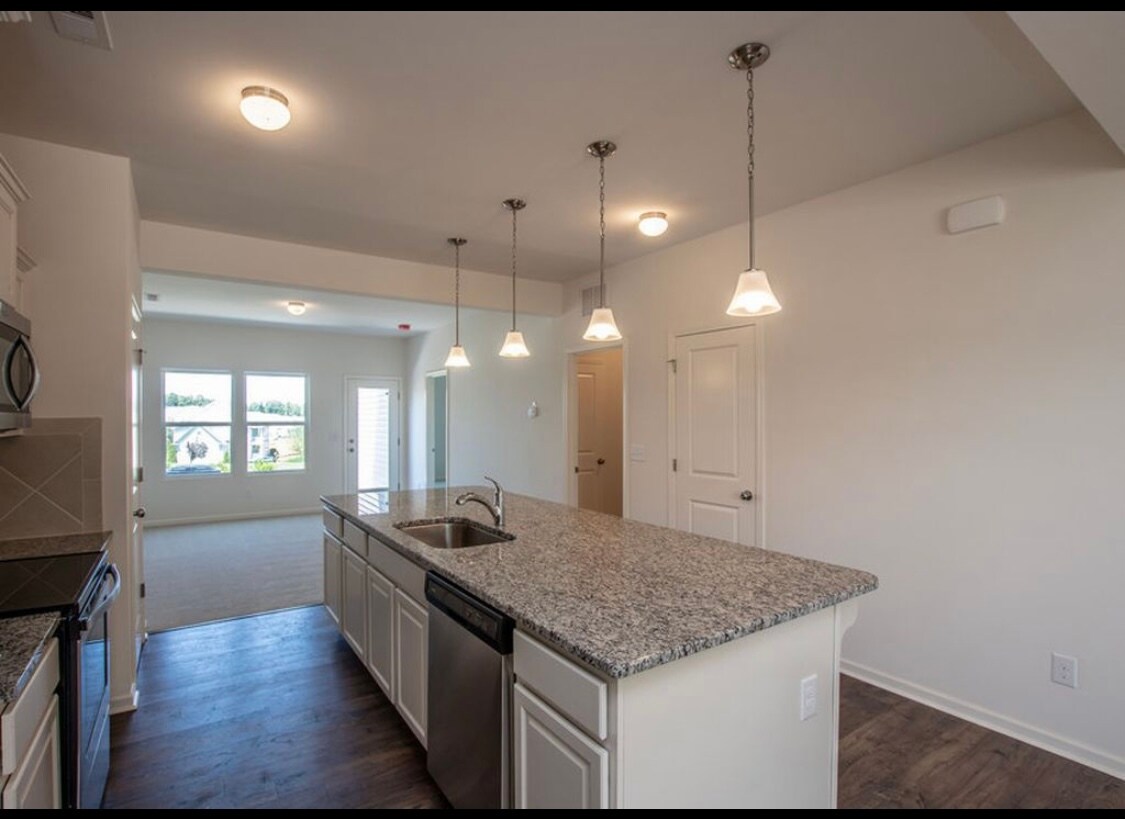 Building Photo - 106B Brookshire Lane