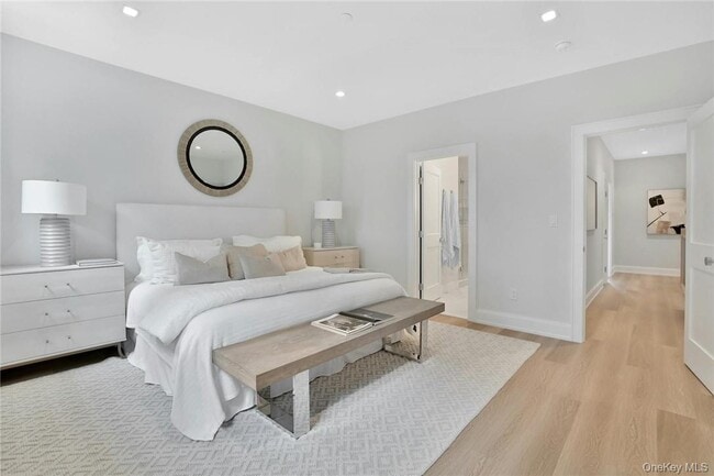 Building Photo - 162 Bedford Rd