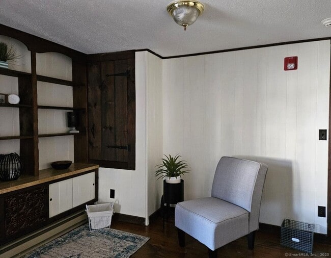 Building Photo - 703 Main St