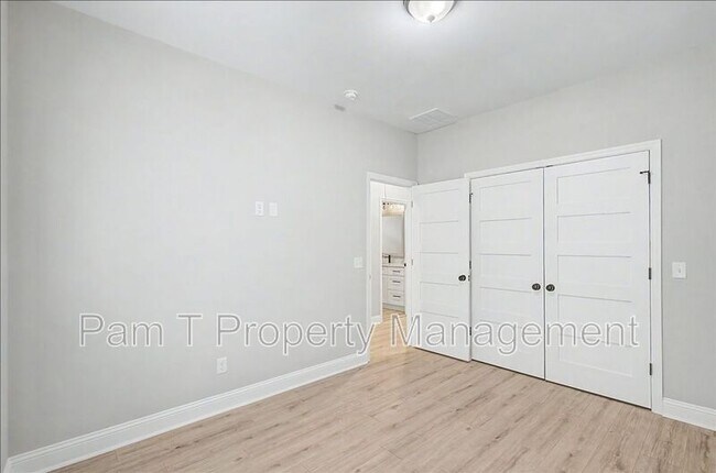 Building Photo - 1019 W 35th St