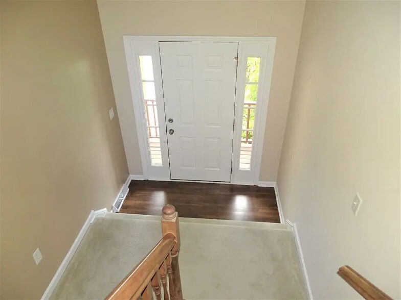 Building Photo - 6472 Lincoln Ct