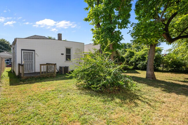 Building Photo - 652 N 29th St