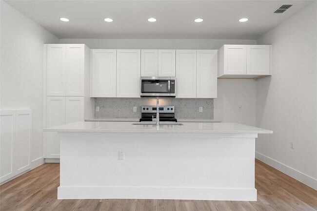 Building Photo - 711 Paleface Ranch Rd