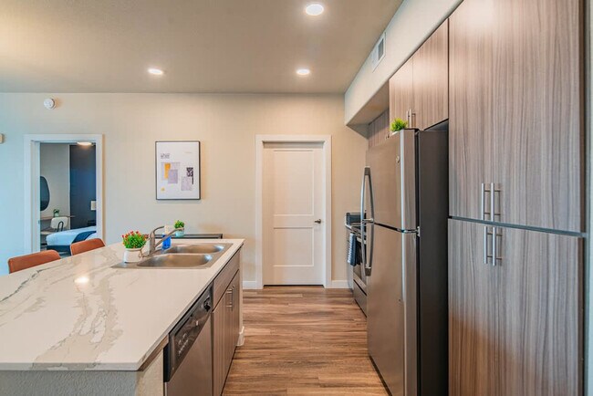 Building Photo - 1890 S Country Club Way