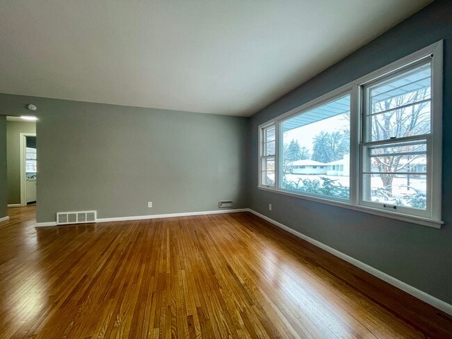 Building Photo - Spectacular 4 Bedroom 2 Bathroom Single Family Home in Brooklyn Center!