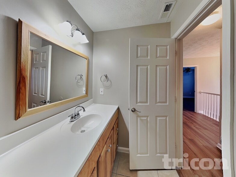 Building Photo - 407 Emerald Trce