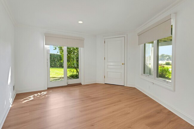 Building Photo - 155 Pear Tree Point Rd