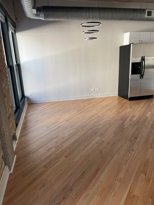 Building Photo - 411 W Ontario St