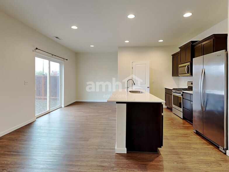 Building Photo - 2183 NW Woodland Dr