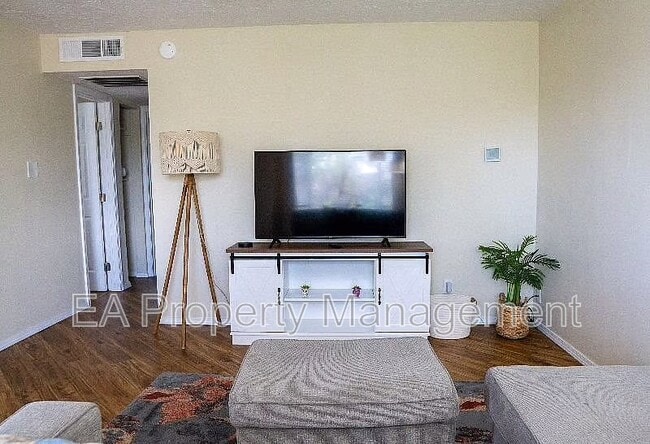 Building Photo - 1217 Chelwood Park Blvd NE