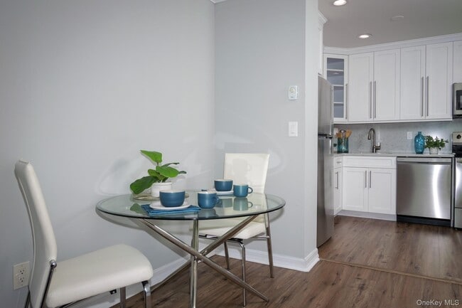 Building Photo - 255 E Main St