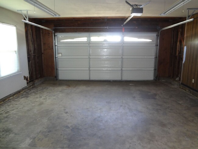 Building Photo - Roomy yard in Rancho Cordova!  Coming Soon!