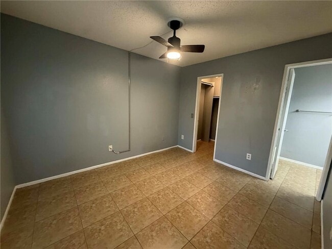 Building Photo - 3736 Oak Creek Dr