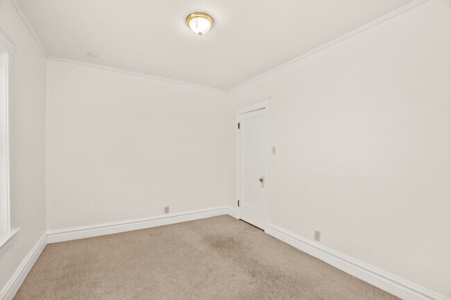 Building Photo - 6144 S Indiana Ave