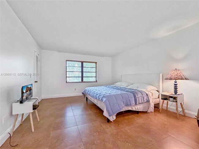 Building Photo - 21785 Cypress Dr