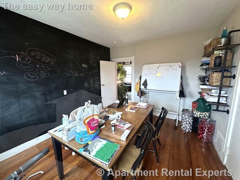 Building Photo - 9 Medford St