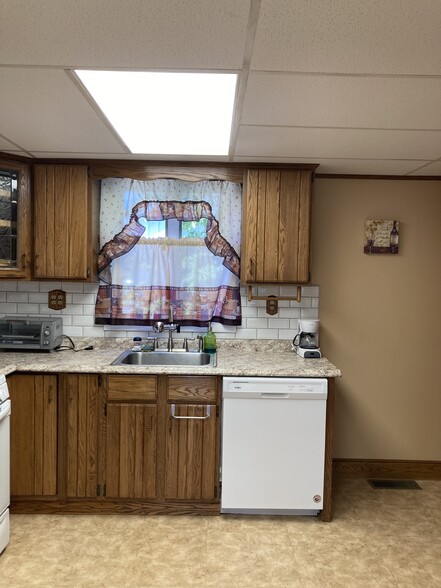 kitchen - 741 Ferdinand St