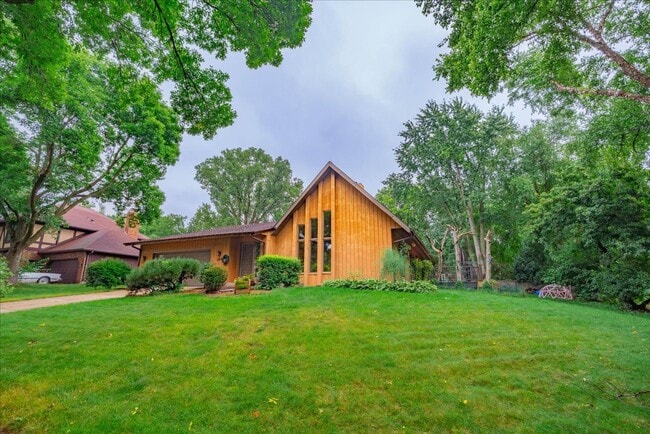 Primary Photo - Parkwood Hills – Spacious 4 Bedroom, 3 Bat...