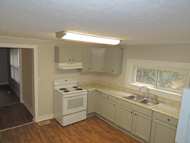 Building Photo - 1505 Murchison Rd