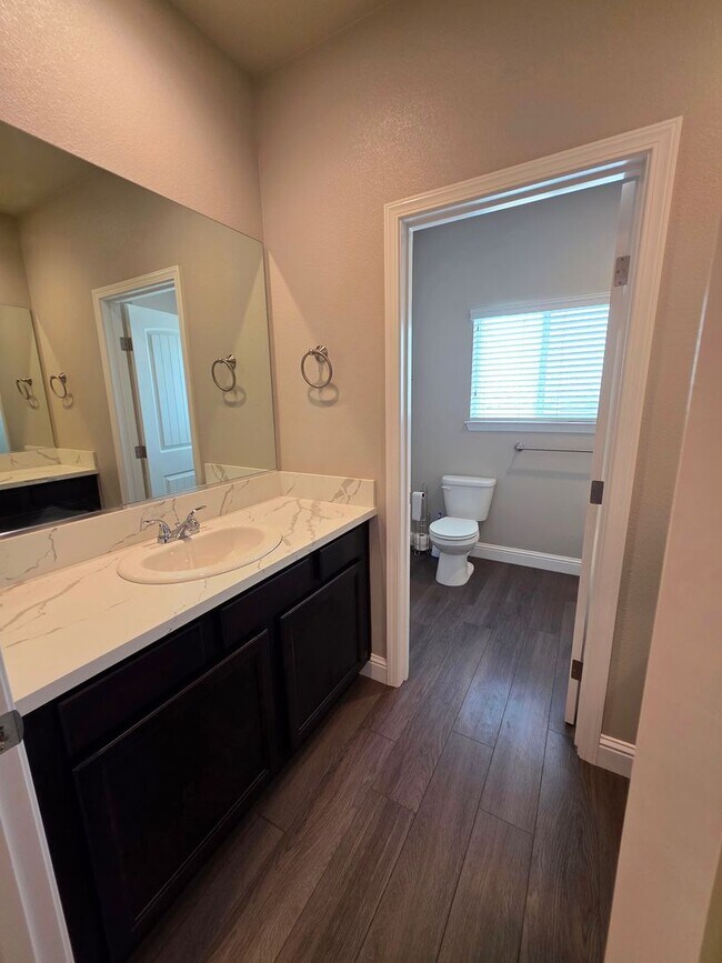 Building Photo - VILLA DEL LAGO HOME 4 BEDROOM WITH 3 BATH