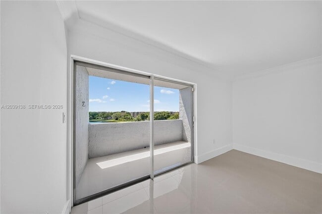 Building Photo - 9351 Fontainebleau Blvd