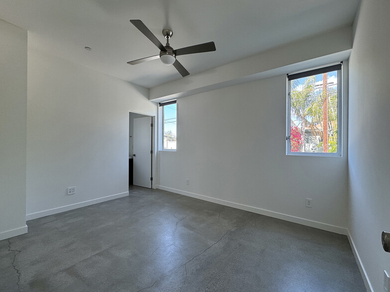 Building Photo - 2512 Silver Lake Blvd