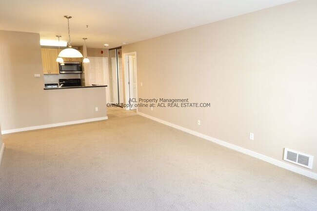 Building Photo - Pefectly Located 2bed 2 bath Unit Affordably Priced