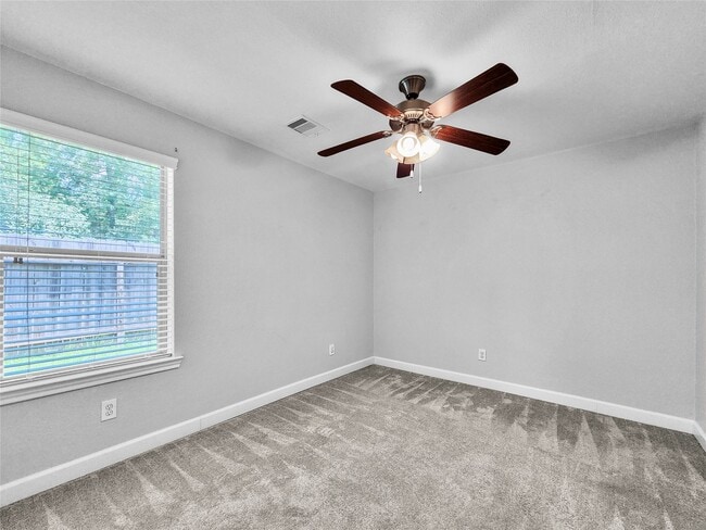 Building Photo - 922 Fife Dr